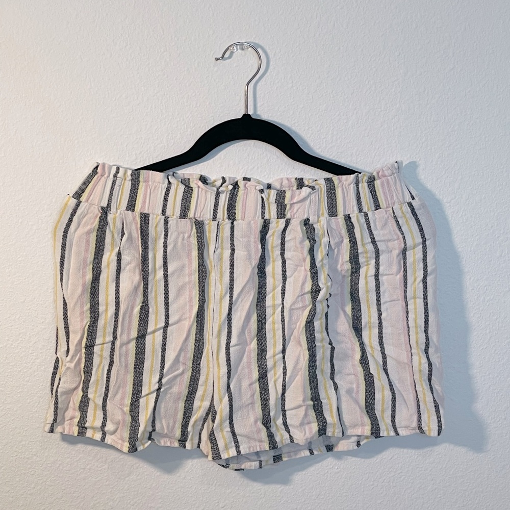 Art Class™ White Striped Shorts